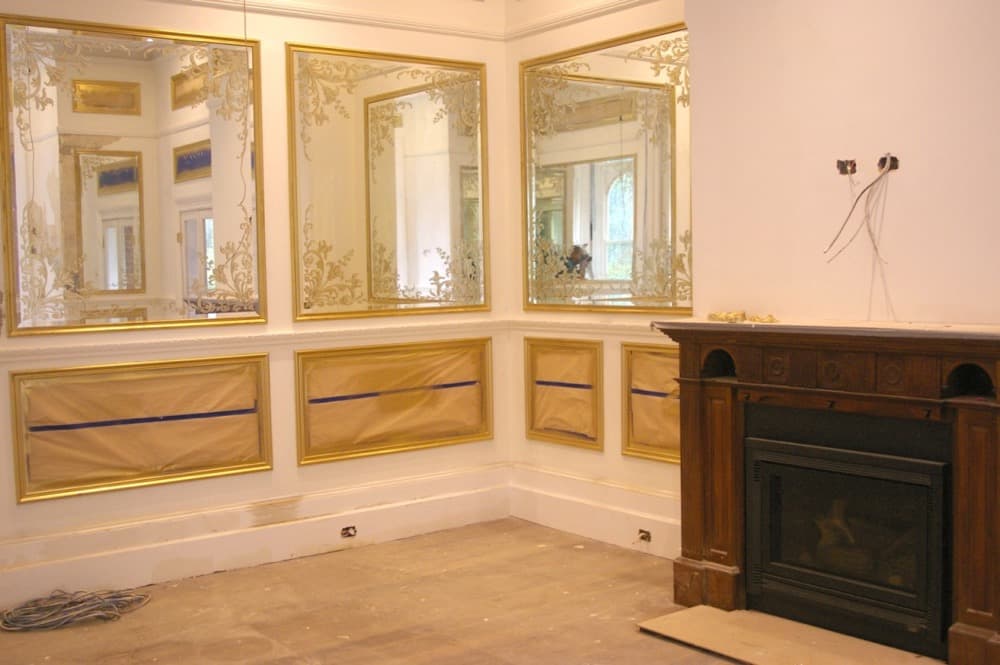 Heritage room with ornate mirrors and gold wainscoting